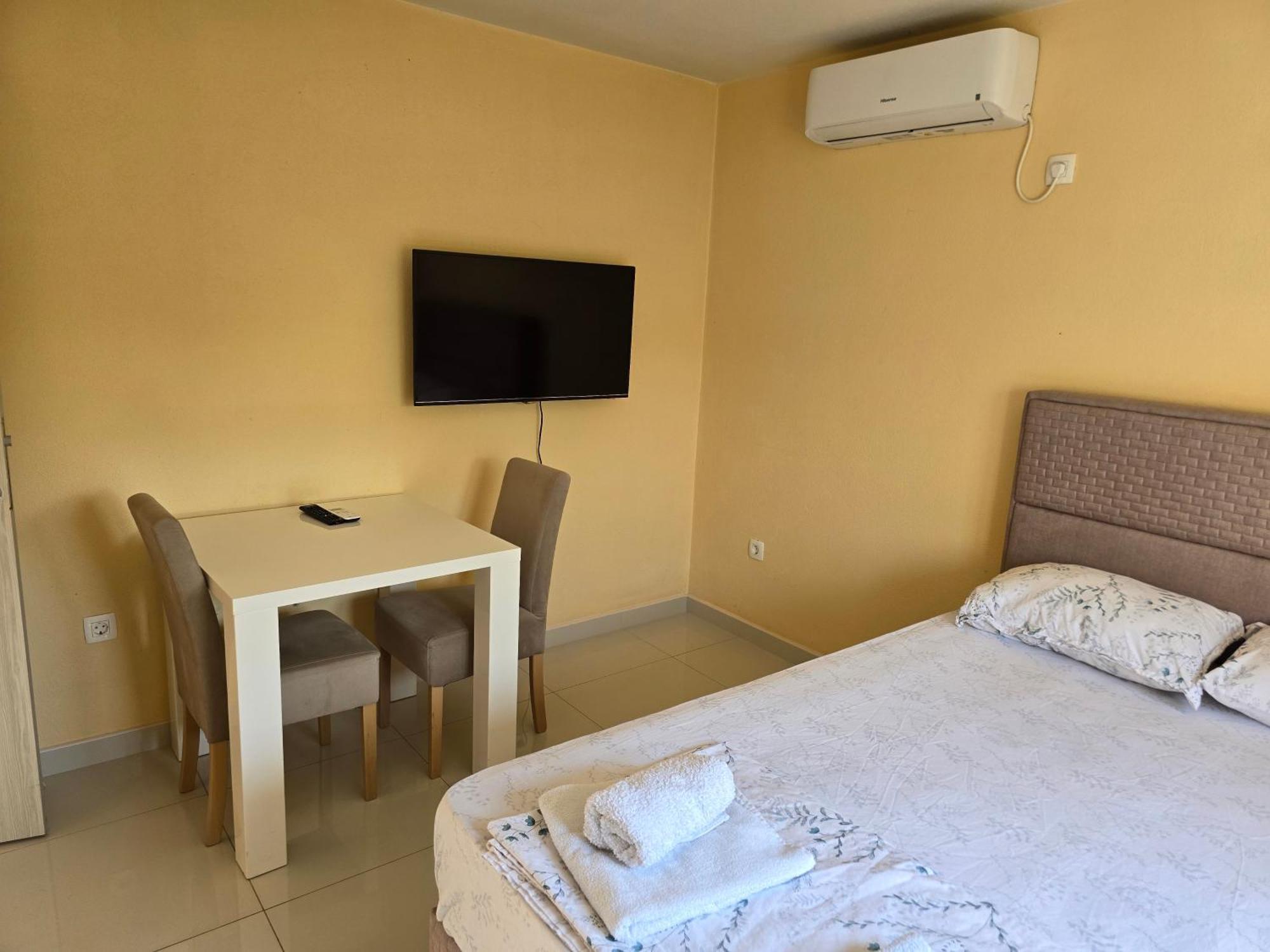 Apartman Tolosi 波德戈里察 外观 照片